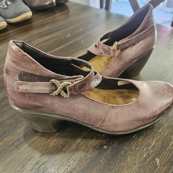 Naot Mary Jane 3" Heel Adjustable Strap Warm Brown/Pink Sz 40 Comfortable - Picture 1 of 6